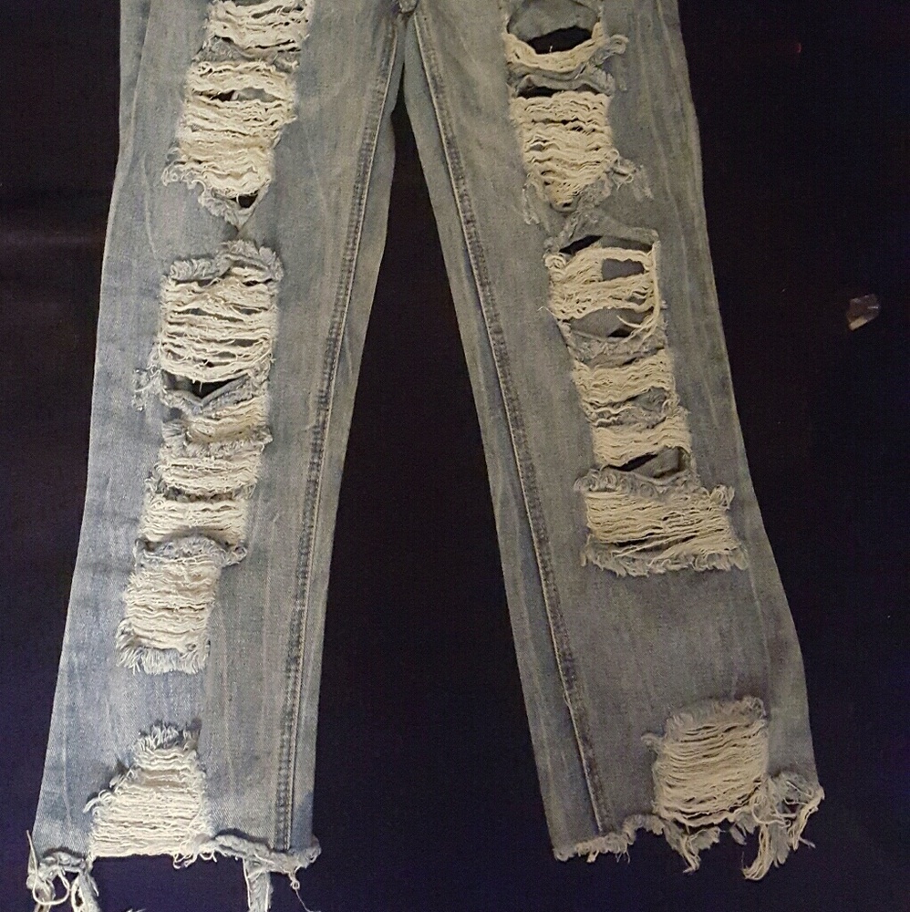 Distressed jeans - Picture 4 of 7